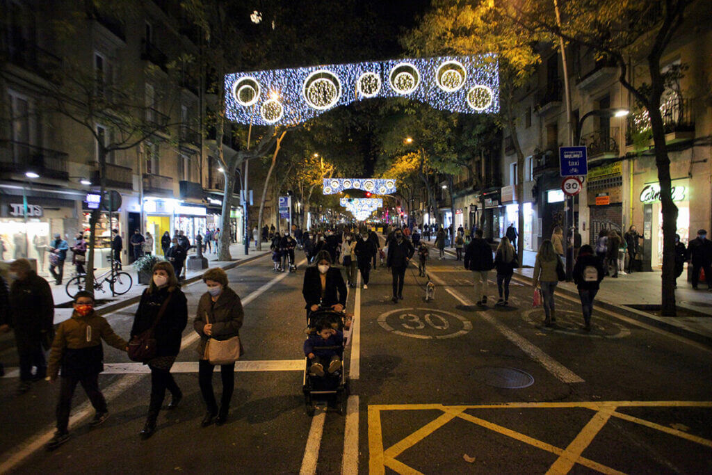 Barcelona street fill of pedestrians during the pandemic