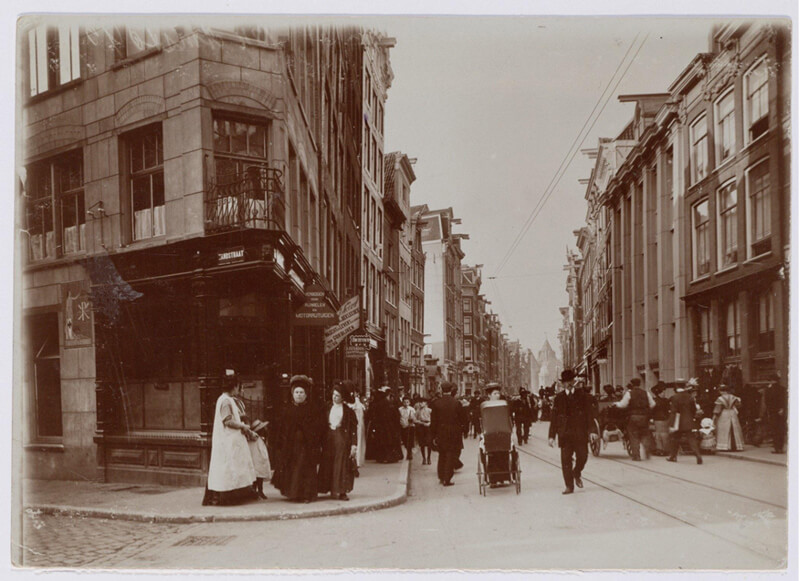 Sint Anthoniebreestraat in about 1900